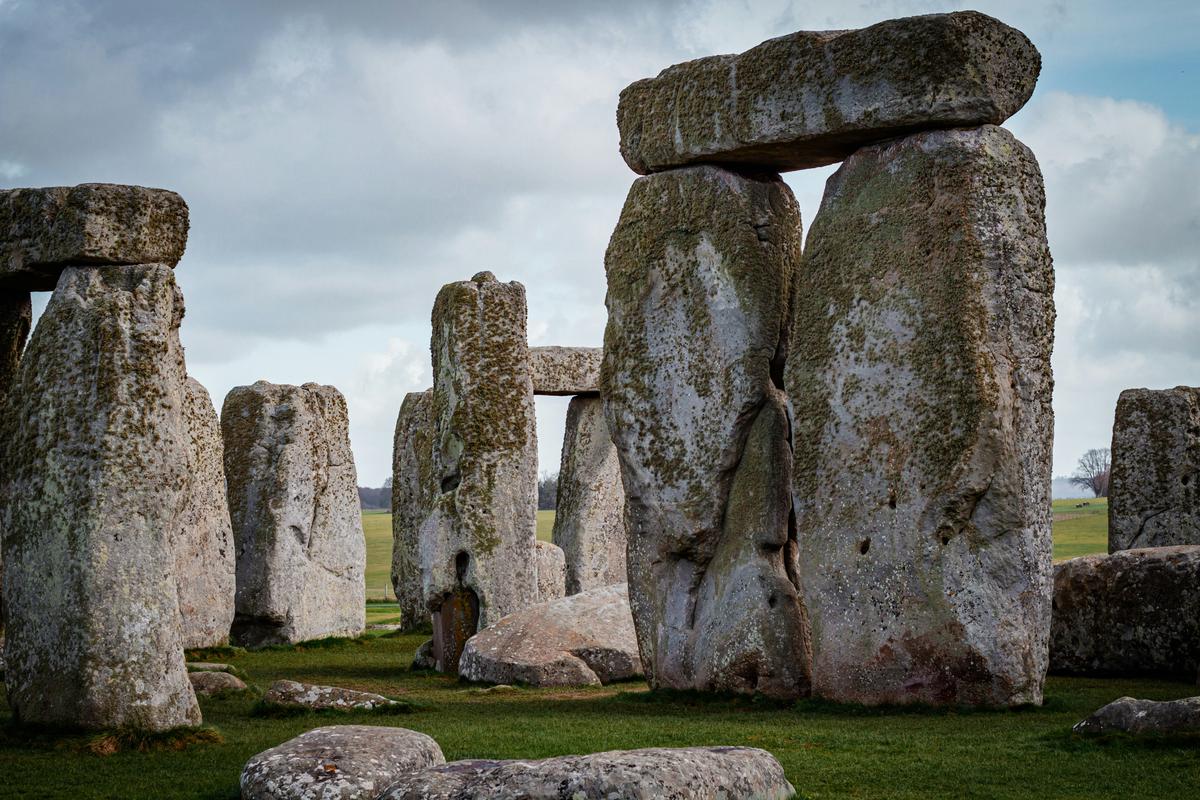 A realistic image of Avebury and other Neolithic monuments along the Ridgeway in southern England